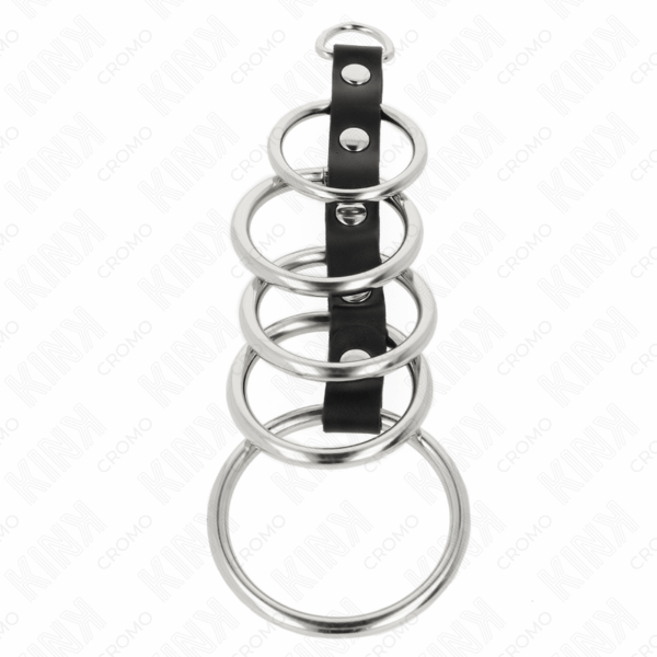 KINK - 5 ANNEAUX PÉNIS EN MÉTAL DE 3,2 CM À 5 CM CONNECTÉS PAR DU CUIR