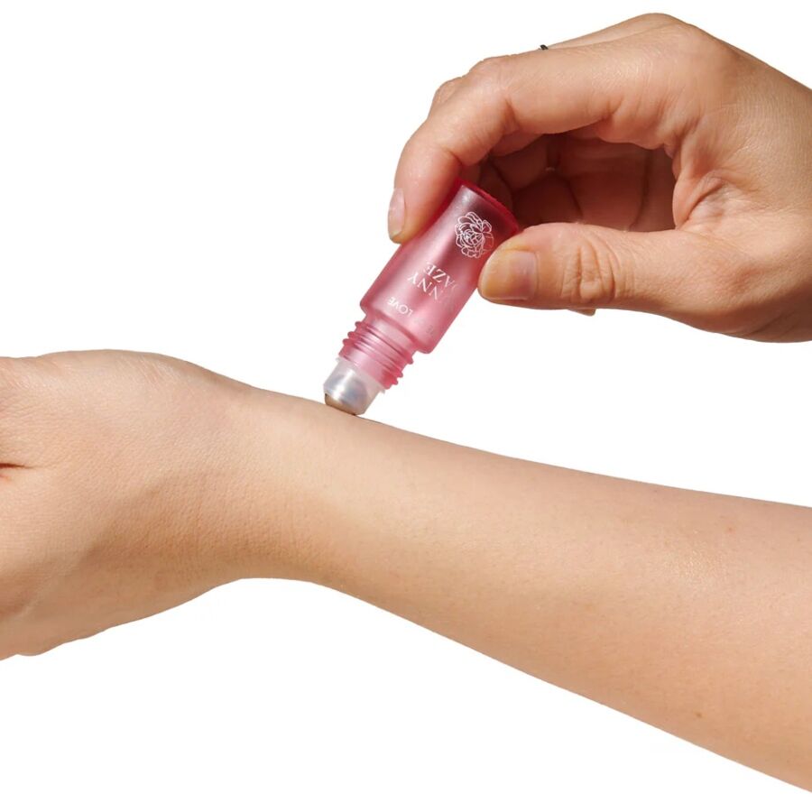 img_216692_bb97625f9d72ca5359d1539687eae1cc_1.jpg EYE OF LOVE - BLOOM DAY TO NIGHT COFFRET DE PARFUM ROLL-ON AUX PHÉROMONES 2 X 5 ML