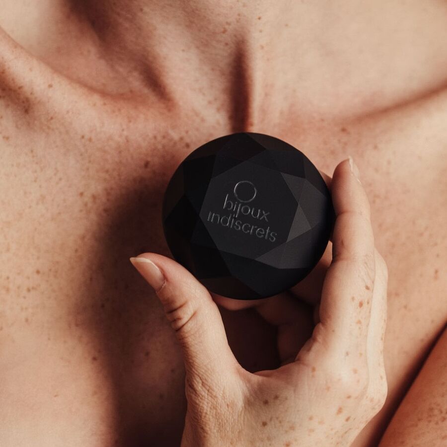 img_217053_91852c33620eb1a80d2d3f45969c1676_1.jpg BIJOUX INDISCRETS - VIBRATEUR VINGT ET UN DIAMANTS ÉDITION LIMITÉE NOIR